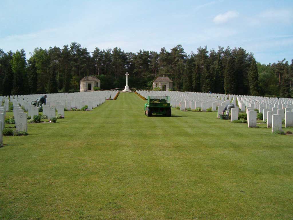 CLIFFORD-SHNIER-CEMETERY-013.jpg