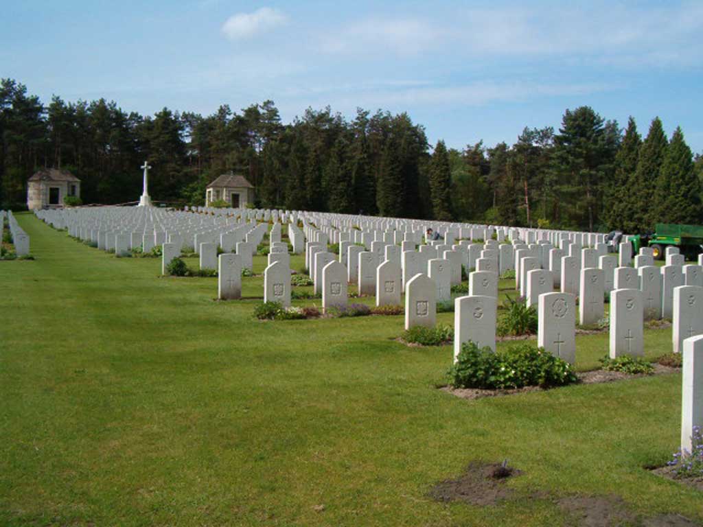 CLIFFORD-SHNIER-CEMETERY-014.jpg